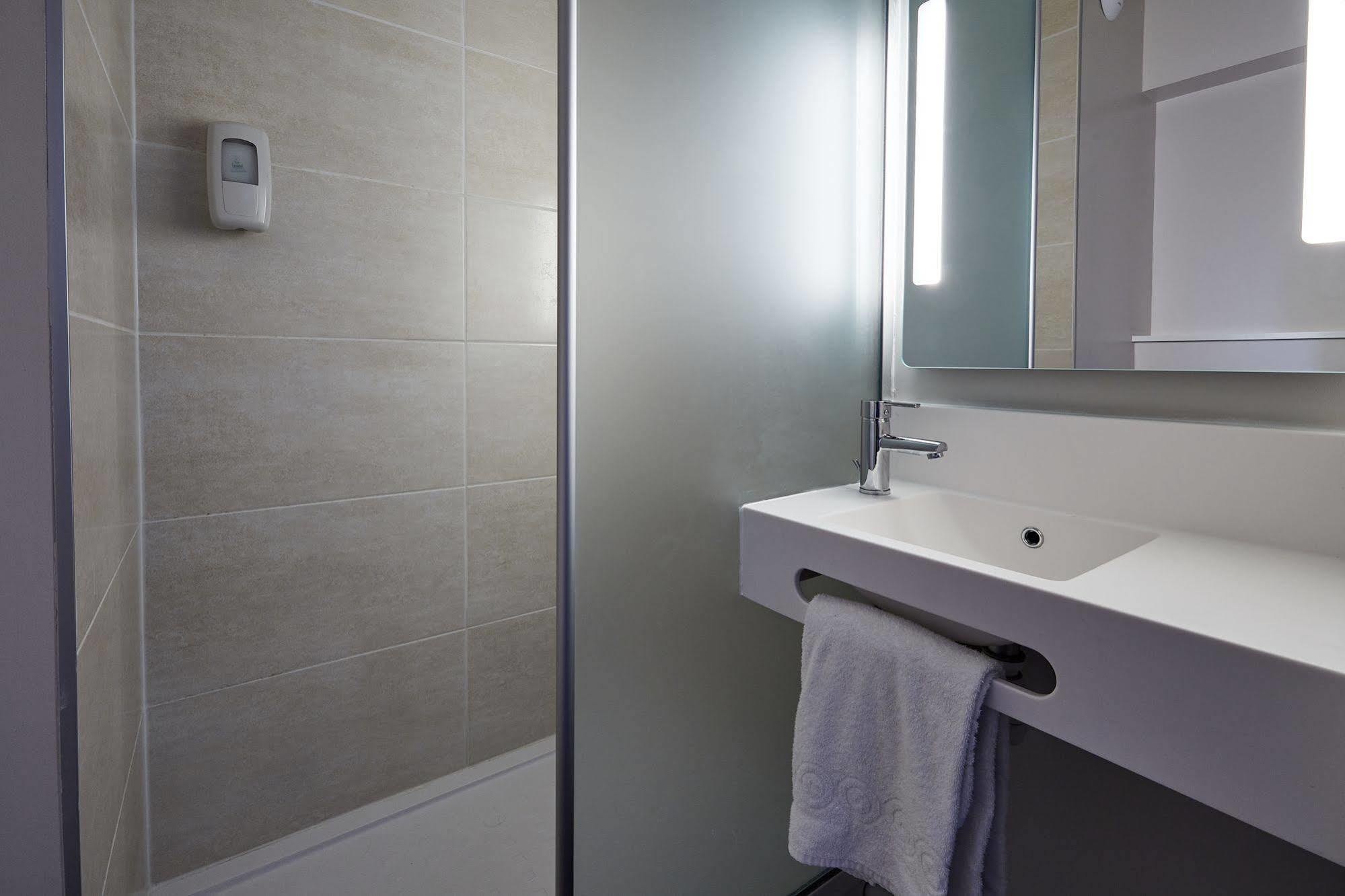B&B Hotel Grenoble Universite 1 Gières エクステリア 写真
